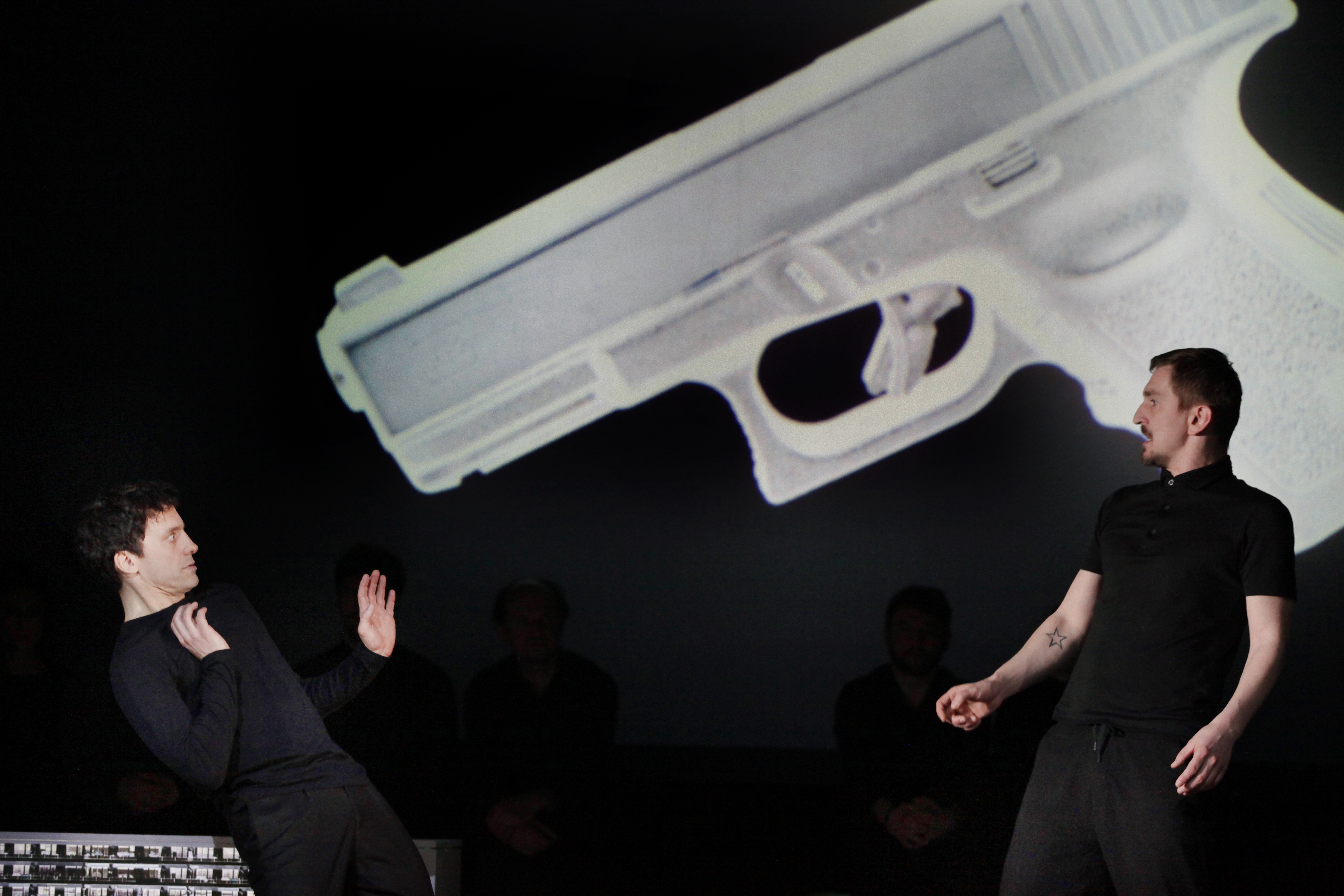 Thomas Wodianka, Till Wonka in "Dickicht" nach Bertolt Brecht, Regie Sebastian Baumgarten, Bühne Robert Lippok, Kostüme Jana Findeklee, Joki Tewes, Musik Stefan Schneider, Video Hannah Dörr, Dramaturgie Ludwig Haugk